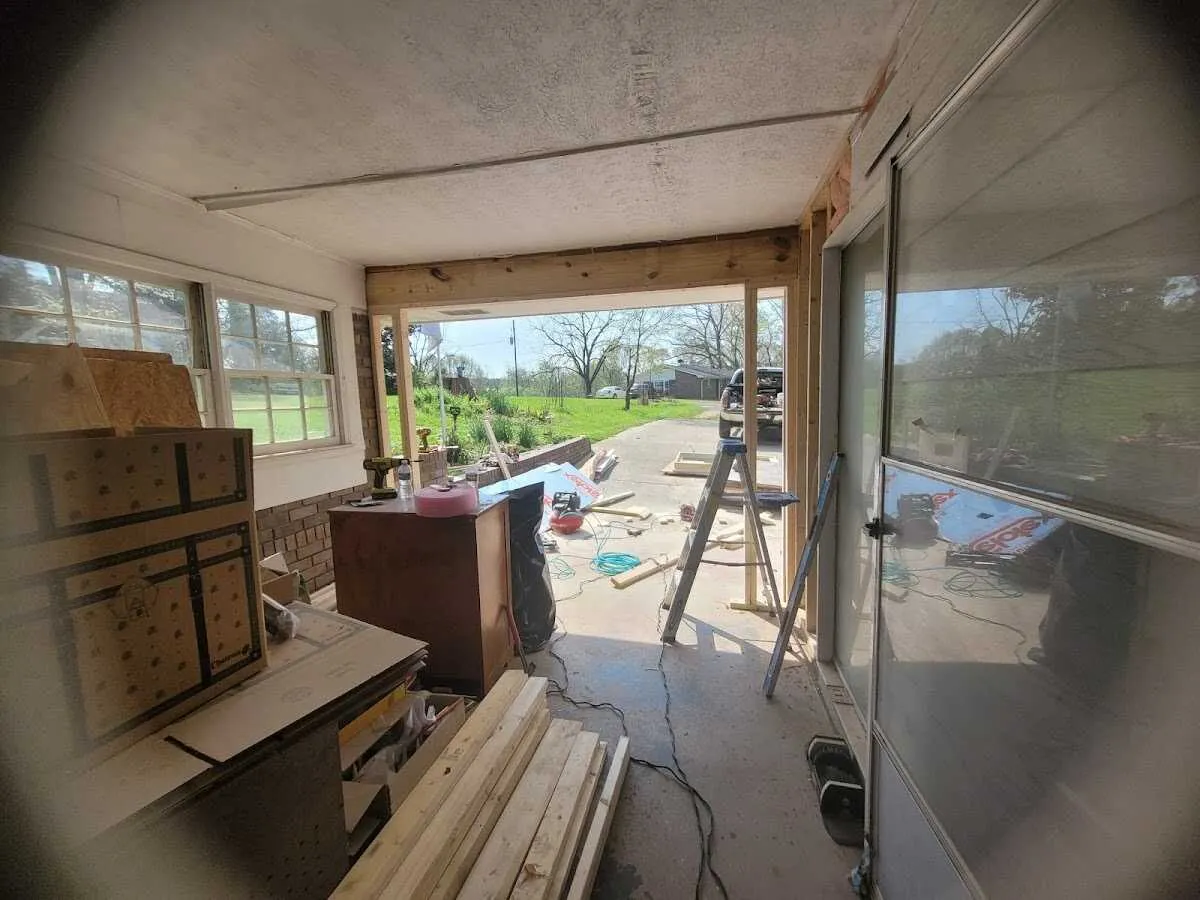 Air movers and dehumidifier for Drying & Dehumidification in Ishpeming